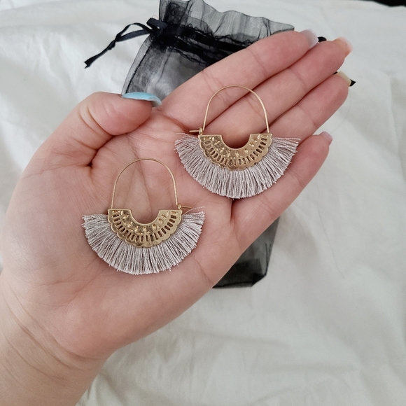 Fashion Earrings - Picture 1 of 1